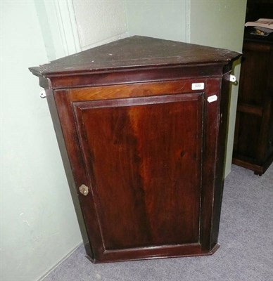 Lot 500 - A Georgian mahogany corner cupboard