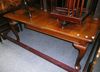 Lot 505 - Oak extending dining table