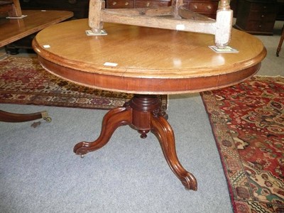 Lot 577 - Mahogany breakfast table