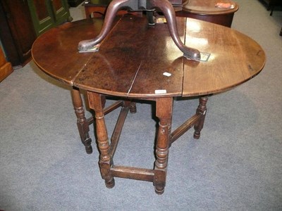 Lot 599 - Drop leaf table