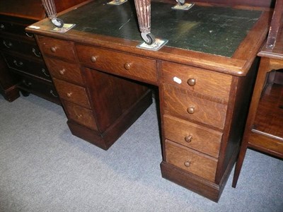 Lot 601 - Victorian oak kneehole desk