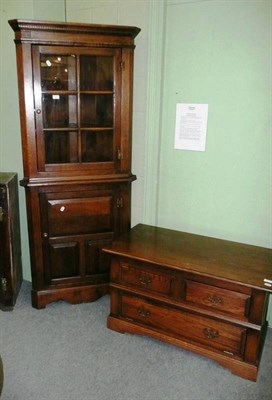 Lot 606 - Oak corner cupboard and a oak chest