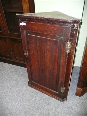 Lot 607 - An oak corner cupboard