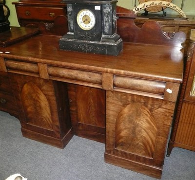 Lot 623 - A Victorian small mahogany sideboard