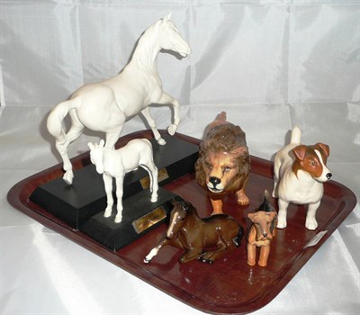 Lot 15 - A Beswick lion, two dogs and three horses