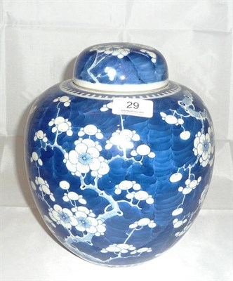 Lot 29 - Late 19th century Chinese blue and white jar and cover