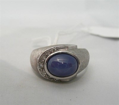 Lot 68 - A star sapphire and diamond ring stamped '14K'