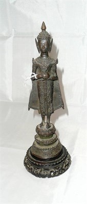 Lot 132 - A 17th/18th century bronze Buddha and associated stand