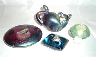 Lot 134 - J Ditchfield, glassform paperweight, similar cat group and two others (all signed)