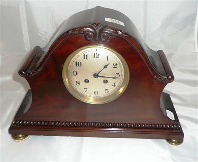 Lot 160 - A mahogany striking mantel clock