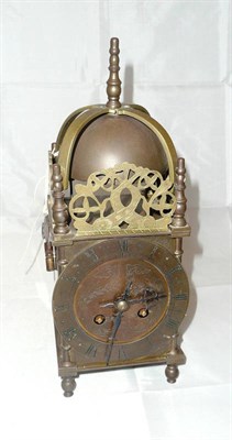Lot 168 - An early 20th century brass lantern clock