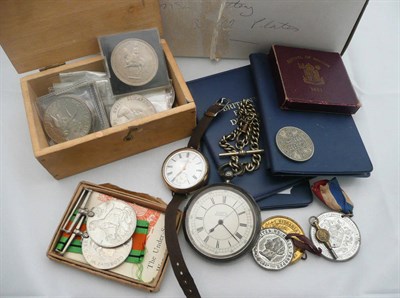 Lot 231 - A small quantity of coins including royal commemorative and other crowns and medallions, two single