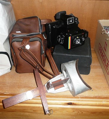 Lot 259 - A stereoscopic viewer with cased slides of Italy and a quantity of cameras