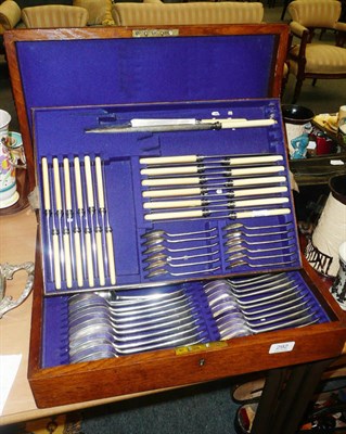 Lot 292 - Canteen of cutlery