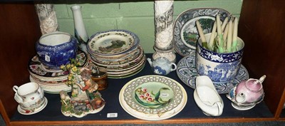 Lot 319 - Shelf of decorative ceramics including a Denby Glyn Collidge plate, cabinet plates, Maling...