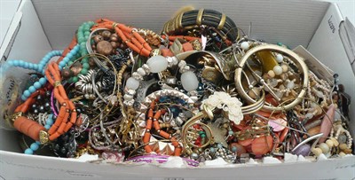 Lot 343 - A box of costume jewellery