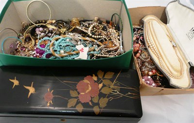 Lot 370 - Three boxes of jewellery