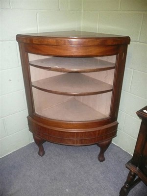 Lot 467 - A glazed corner cabinet