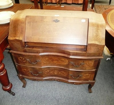 Lot 490 - Small Continental inlaid bureau