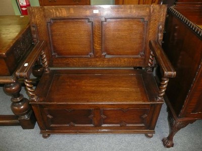 Lot 501 - An oak monks bench