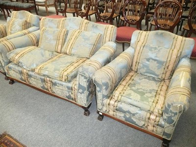 Lot 508 - An Edwardian upholstered drop end sofa and two armchairs