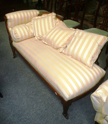 Lot 517 - Oak chaise longue