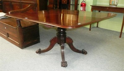 Lot 561 - Mahogany breakfast table