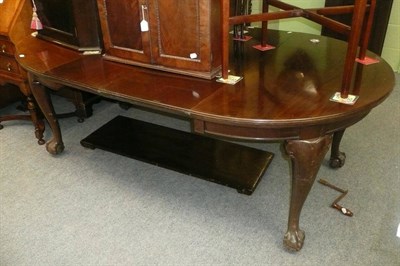 Lot 546A - Mahogany wind action table with three leaves