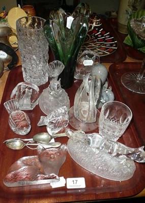 Lot 17 - A tray of decorative glassware including animal paper weights, a white friars type vase etc