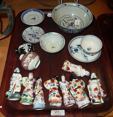 Lot 21 - Tray including Worcester tea bowl and saucer, 20th century China figures, snuff bottles etc