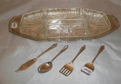 Lot 37 - Silver hors d'oeuvre dish with four silver servers, 30oz