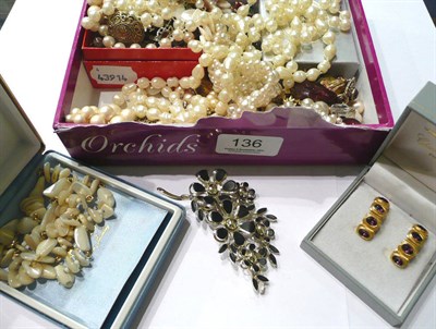 Lot 136 - Assorted costume jewellery including a pair of earrings by Christian Dior, simulated pearls,...