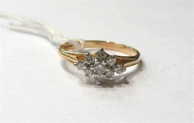 Lot 143 - A 9ct gold diamond cluster ring