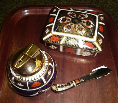 Lot 163 - A Royal Crown Derby trinket box, lighter and knife