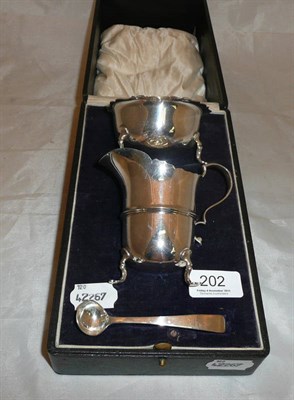 Lot 202 - Chester silver milk and sugar bowl and associated spoon, cased 5oz