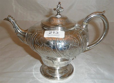 Lot 213 - A William IV Scottish silver pear shape teapot and cover, Glasgow 1834, 17.26oz