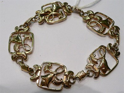 Lot 284 - A 9ct gold floral link bracelet, 25g
