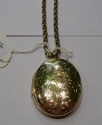 Lot 287 - A 9ct gold locket and chain, 44g gross