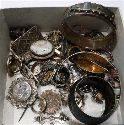 Lot 289 - Box of small silver items, jewellery etc