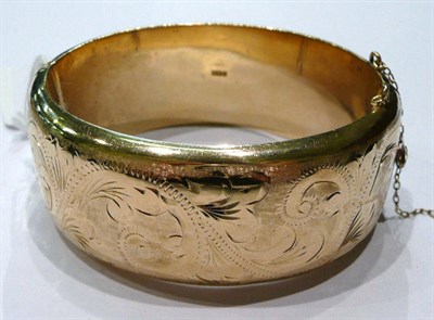 Lot 296 - 9ct gold bangle