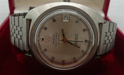 Lot 467 - A gent's stainless steel Omega wristwatch, model f300HZ with box