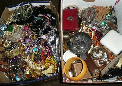 Lot 513 - Two boxes of costume jewellery