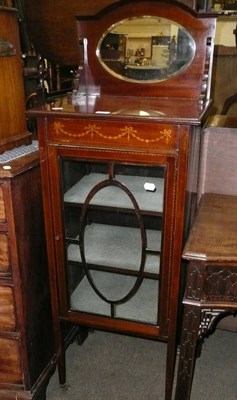 Lot 636 - An Edwardian inlaid mahogany small display cabinet with mirror superstructure