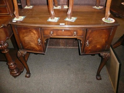 Lot 652 - A side table