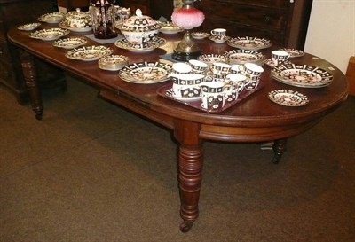 Lot 666 - Dining table with two leaves