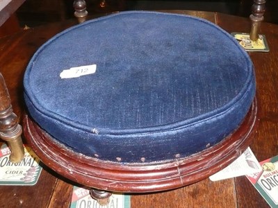 Lot 712 - Victorian footstool