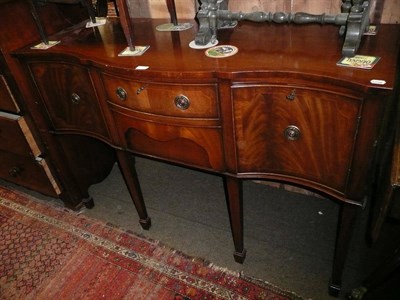 Lot 724 - A reproduction sideboard