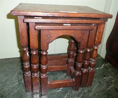 Lot 742 - An oak nest of three tables