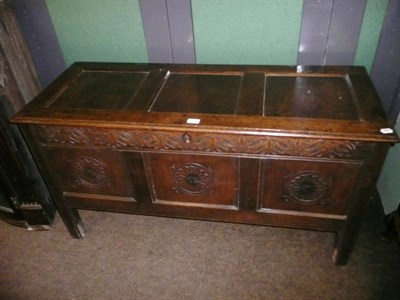 Lot 748 - A coffer