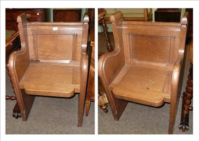 Lot 752 - A pair of pews